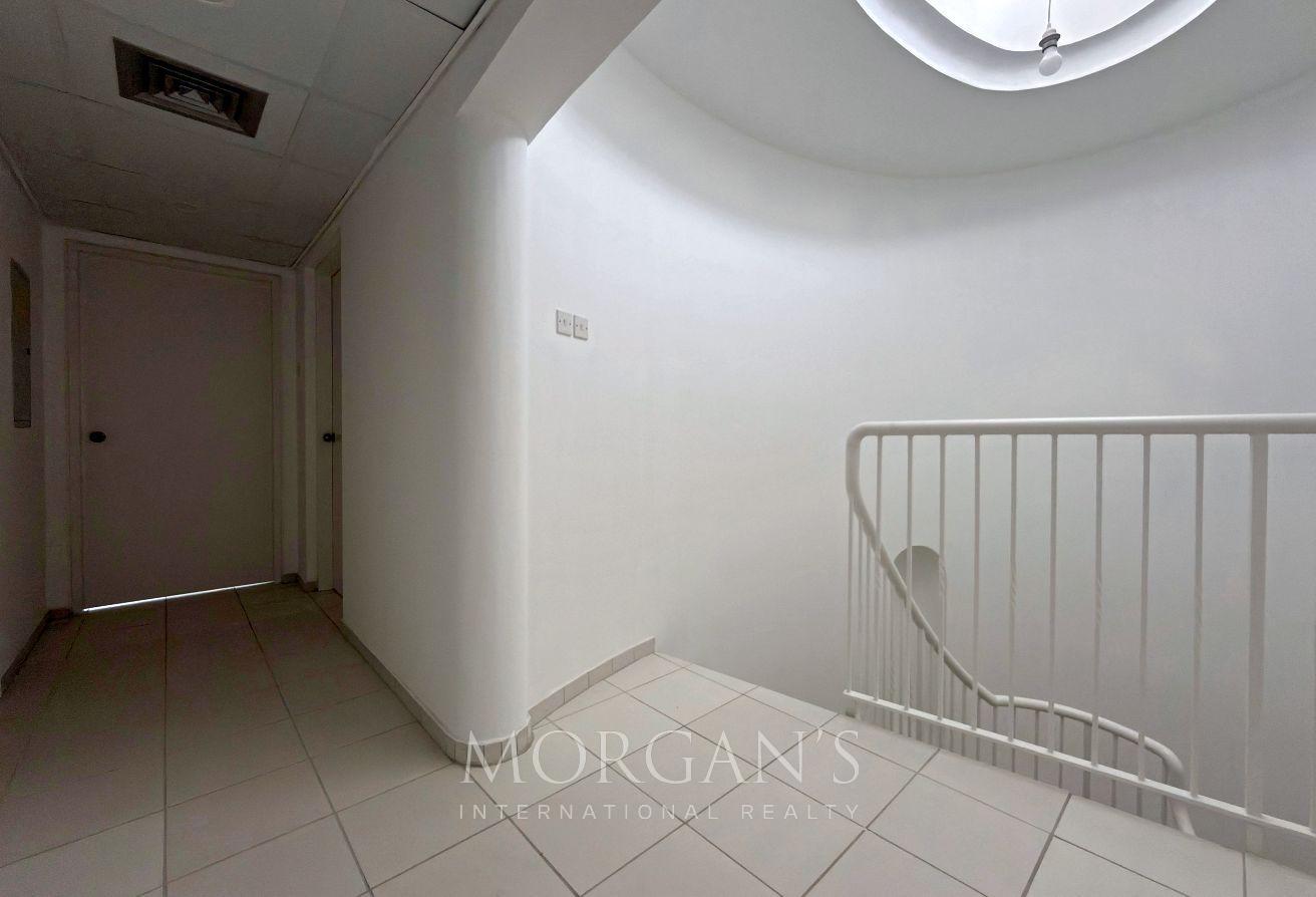 Jumeirah 1 Villa | 4BR + Maid's | Private Yards photo 9