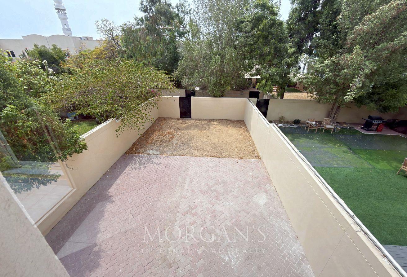 Jumeirah 1 Villa | 4BR + Maid's | Private Yards photo 13