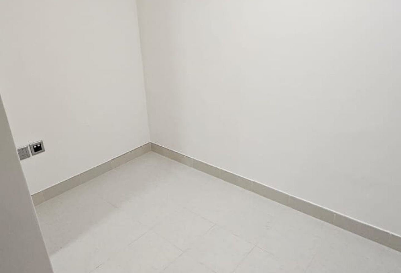 Canal View | Vacant | 3BR+M Townhouse