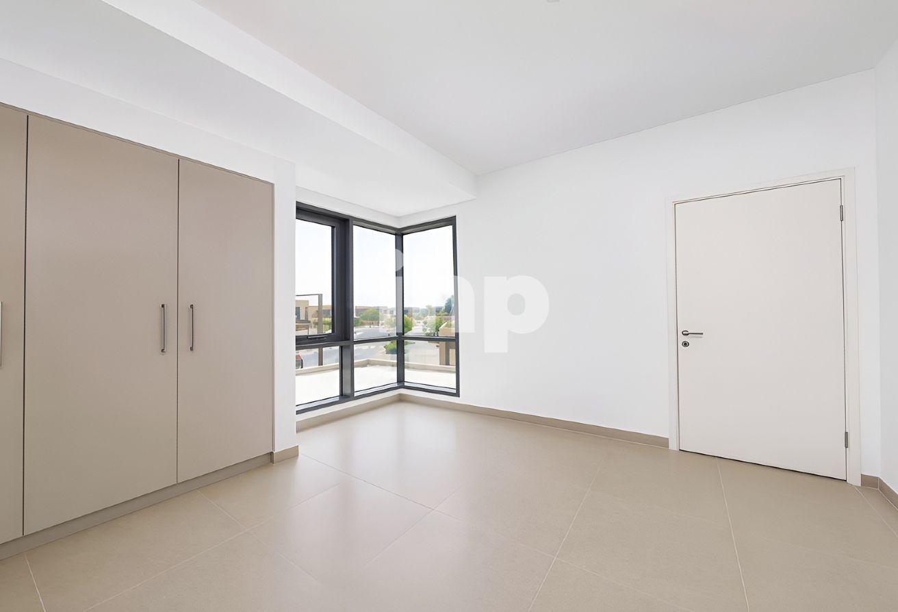 Luxury 4 Bed + Maid | Greenbelt | Prime location photo 12