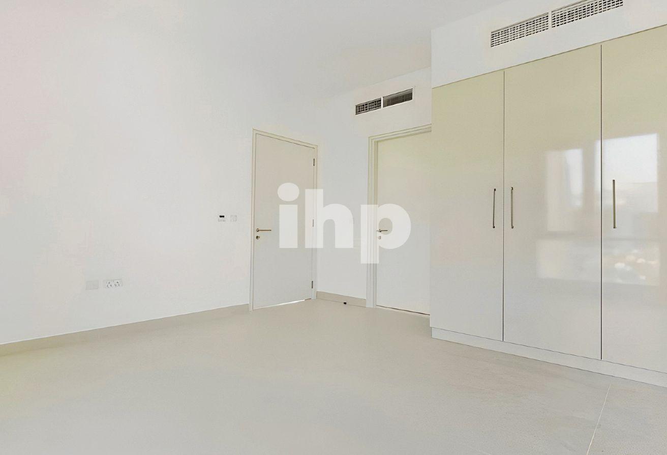 Luxury 4 Bed + Maid | Greenbelt | Prime location photo 19