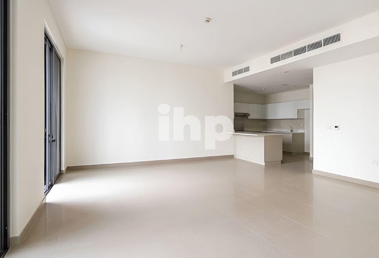 Luxury 4 Bed + Maid | Greenbelt | Prime location photo 8