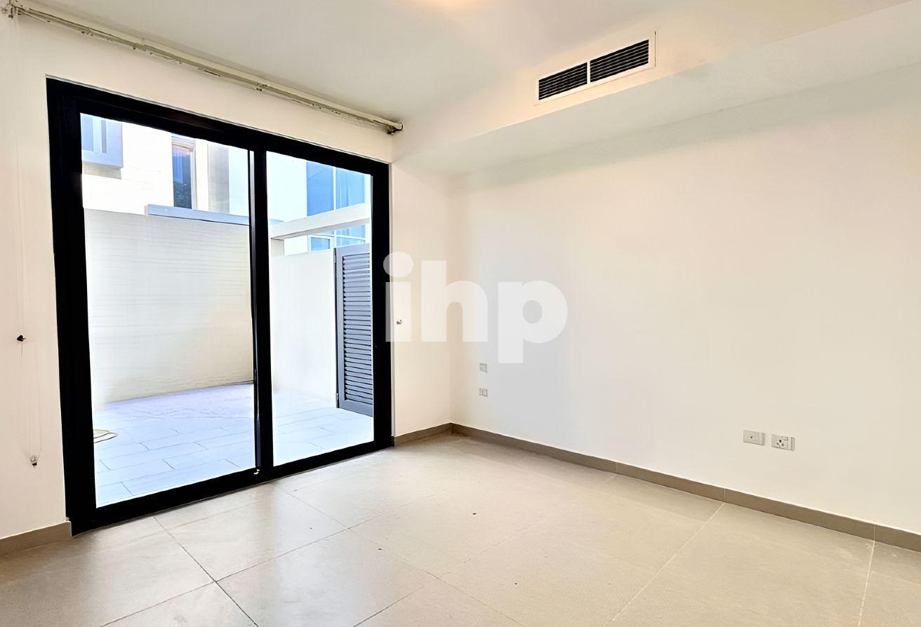 Luxury 4 Bed + Maid | Greenbelt | Prime location photo 15