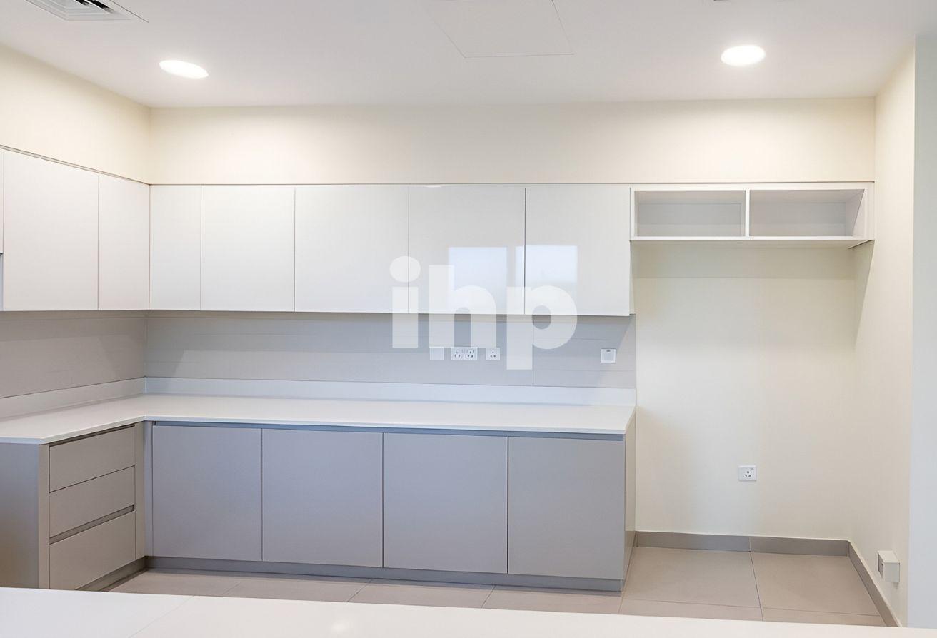 Luxury 4 Bed + Maid | Greenbelt | Prime location photo 17