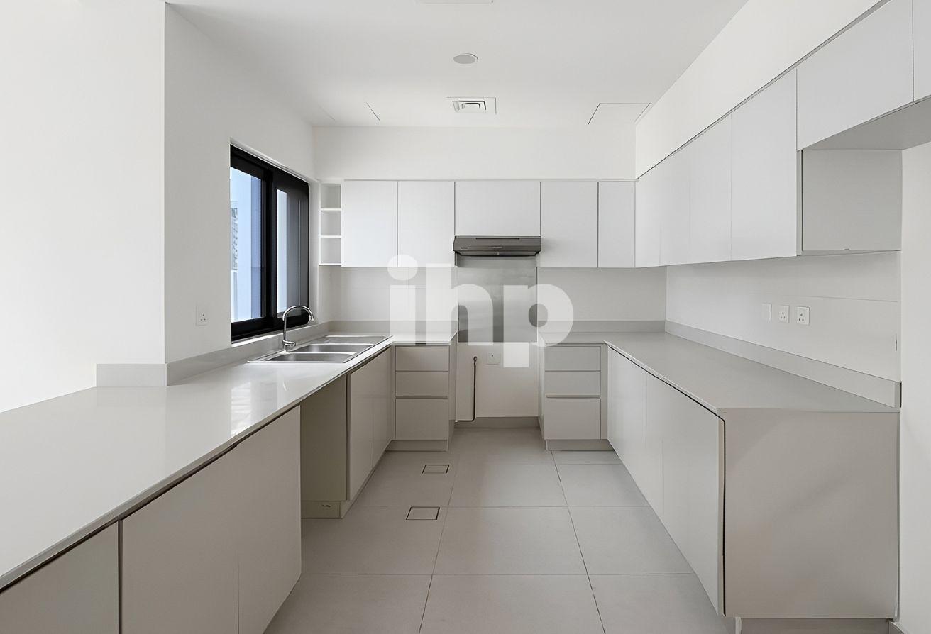 Luxury 4 Bed + Maid | Greenbelt | Prime location photo 9