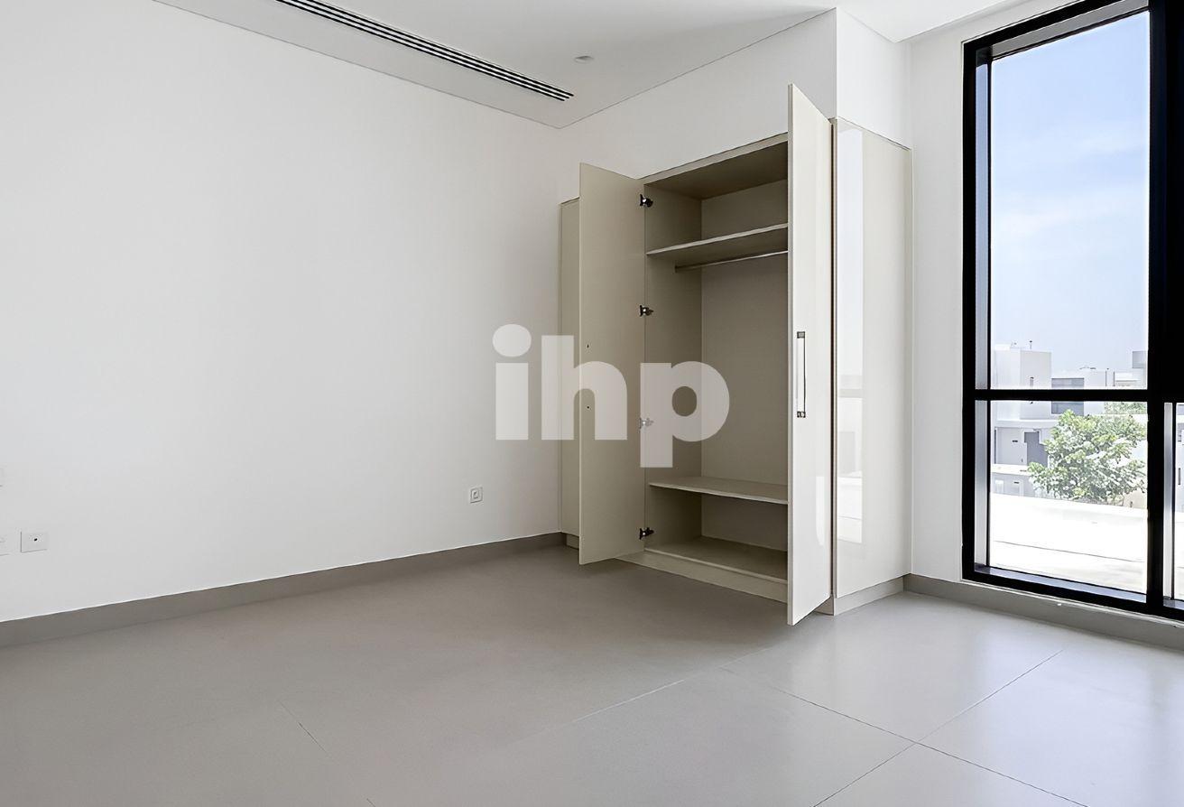 Luxury 4 Bed + Maid | Greenbelt | Prime location photo 13