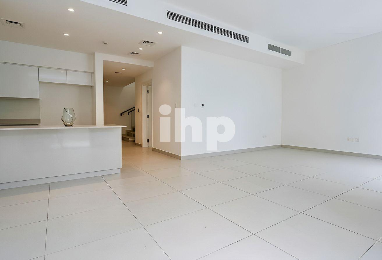 Luxury 4 Bed + Maid | Greenbelt | Prime location photo 7