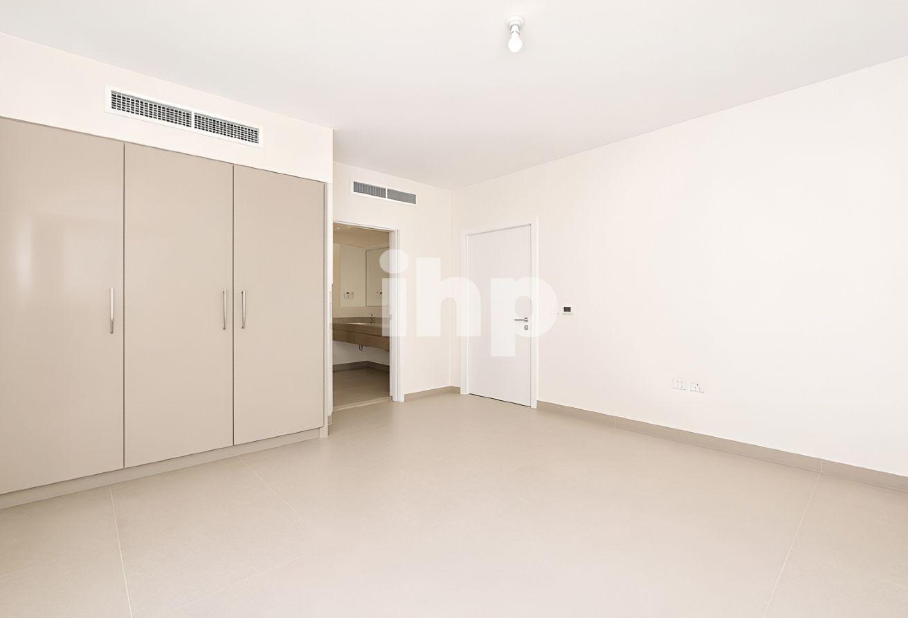 Luxury 4 Bed + Maid | Greenbelt | Prime location photo 18