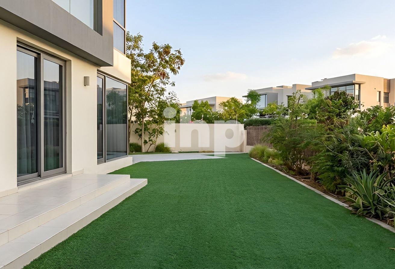 Luxury 4 Bed + Maid | Greenbelt | Prime location photo 4