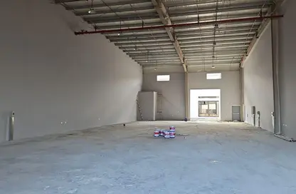 مصنع - استوديو - 5 حمامات للايجار في أم الثعوب - أم القيوين