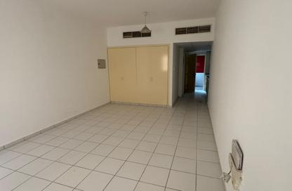 Apartment - Studio - 1 for rent in Al Khan Lagoon Tower - Al Khan Lagoon - Al Khan - Sharjah