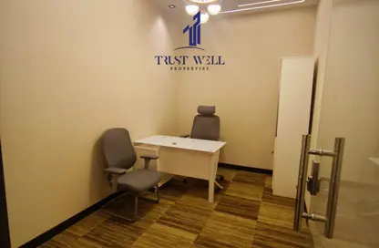 مكتب - غرفة نوم - 6 حمامات للايجار في بناية دار السلام - شارع الكورنيش - أبوظبي