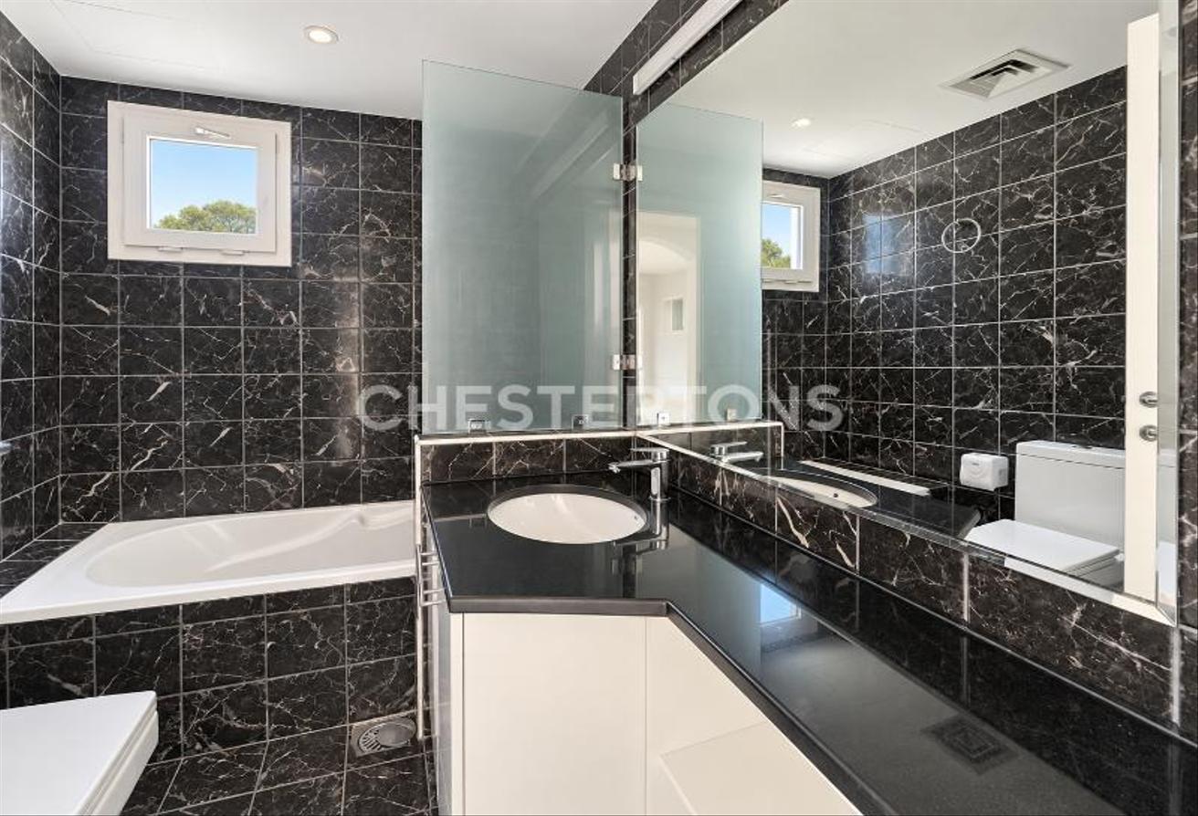Peaceful Gated Community | Pool & Mature Garden photo 16