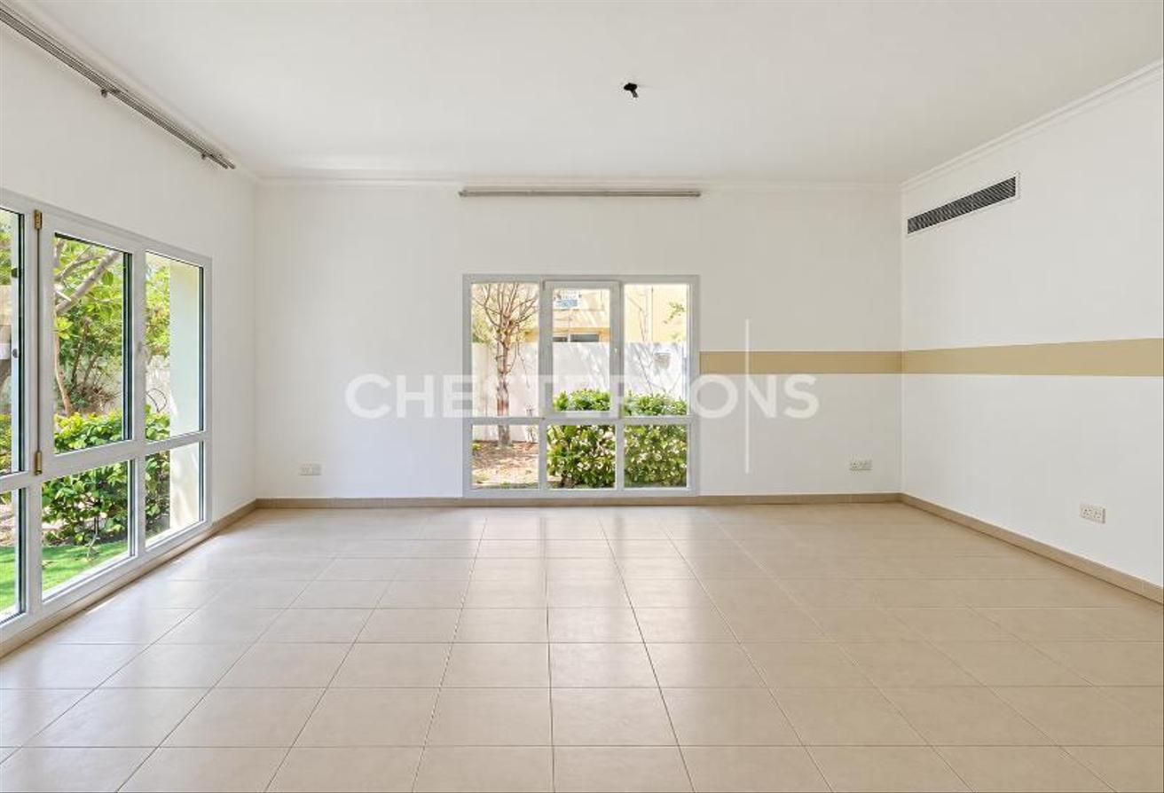 Peaceful Gated Community | Pool & Mature Garden photo 3