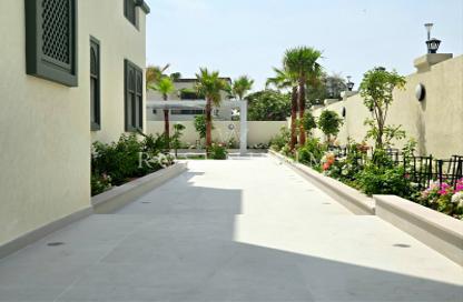 Villa - 5 Bedrooms - 5 Bathrooms for rent in District 3 - Jumeirah Park - Dubai