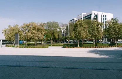 شقة - غرفة نوم - 2 حمامات للبيع في الطراز - حي نسيج - الجادة - الشارقة