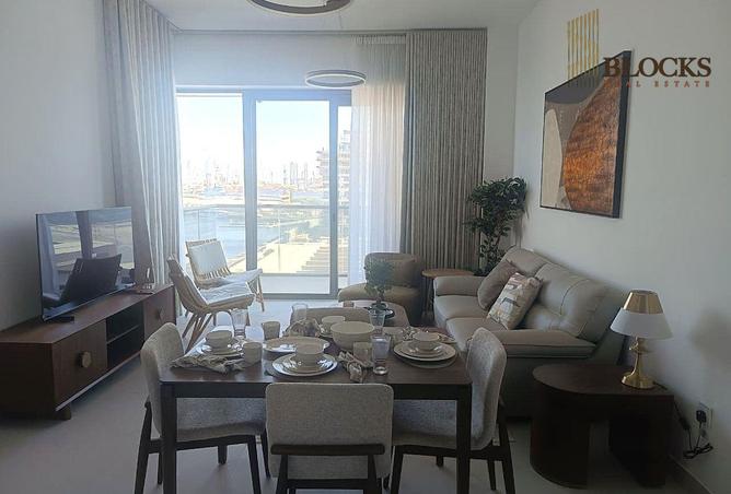 Brand New | Spacious 1BR | Burj Khalifa & Sea View photo 2