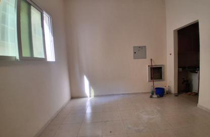 Apartment - Studio - 1 for rent in Muwailih Building - Muwaileh - Sharjah
