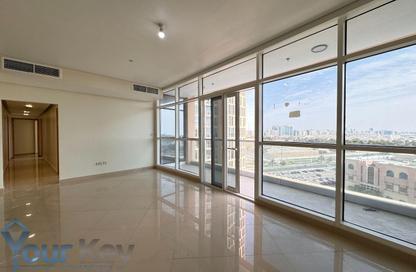 شقة - 3 غرف نوم - 4 حمامات للايجار في يونايتد سكوير - الخالدية - أبوظبي