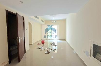شقة - 2 غرف نوم - 2 حمامات للايجار في الثاني مويلح - تجارية مويلح - الشارقة شقة - 2 غرف نوم - 2 حمامات للايجار في الثاني مويلح - تجارية مويلح - الشارقة