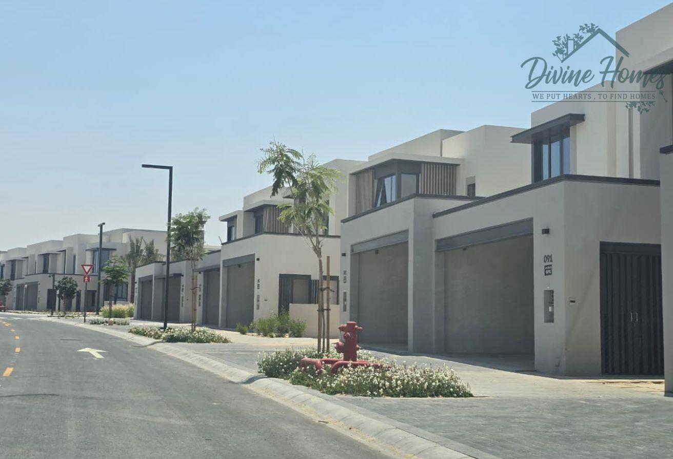 Vastu | End Unit on Pool & Park | Closed Kitchen photo 4
