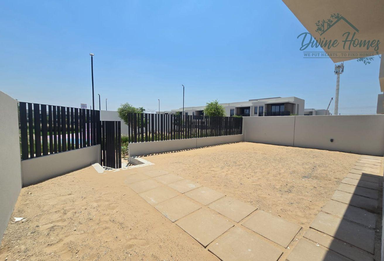 Vastu | End Unit on Pool & Park | Closed Kitchen photo 11