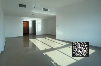 Apartment - 3 Bedrooms - 4 Bathrooms for rent in Corniche Tower - Ajman Corniche Road - Ajman