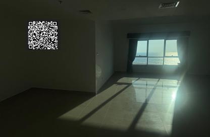 Apartment - 3 Bedrooms - 4 Bathrooms for rent in Corniche Tower - Ajman Corniche Road - Ajman