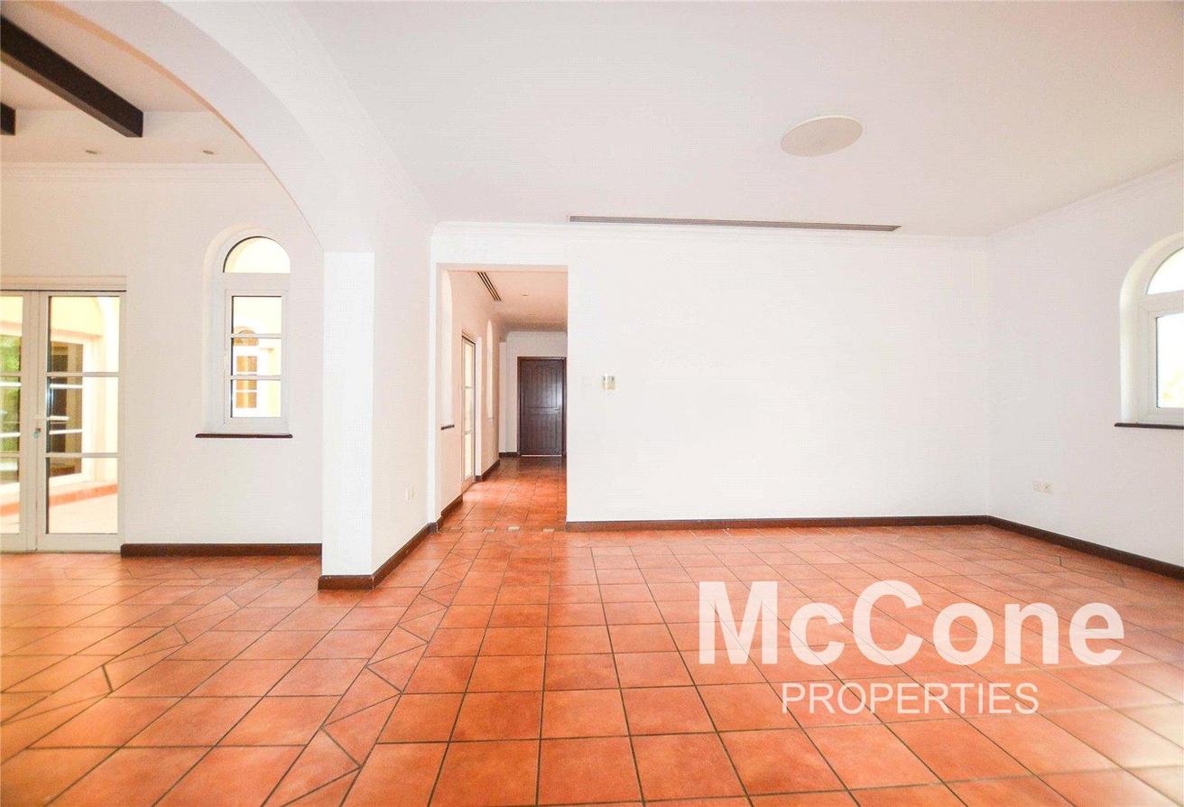 Valencia | Private Pool | Spacious Family Living photo 4
