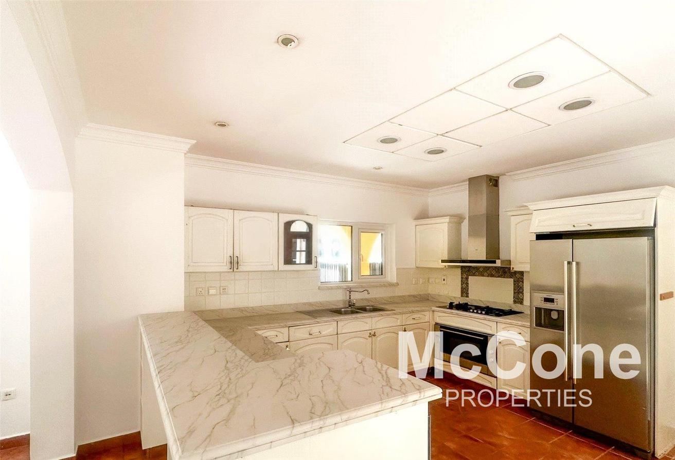 Valencia | Private Pool | Spacious Family Living photo 9