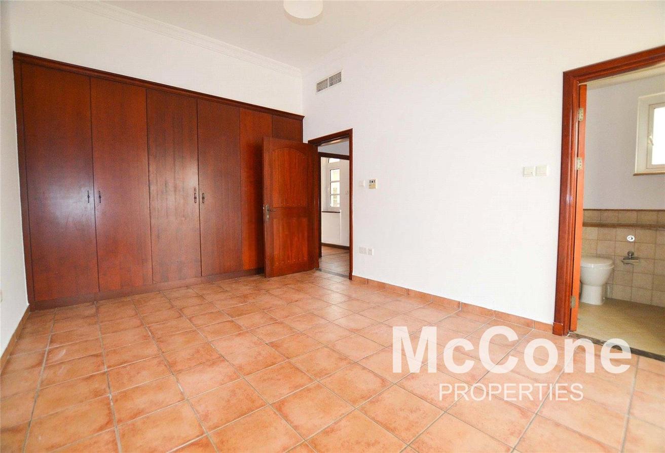 Valencia | Private Pool | Spacious Family Living photo 12