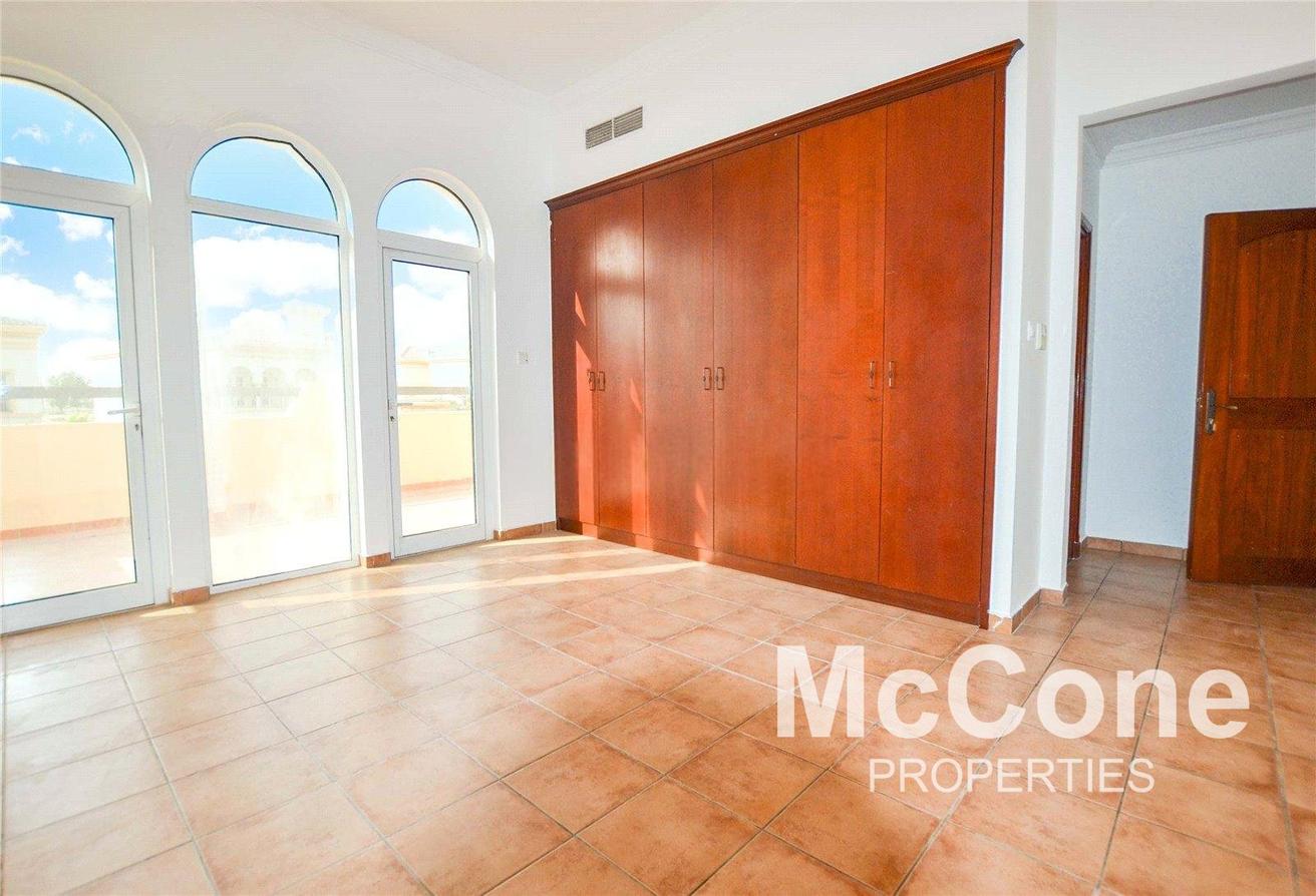 Valencia | Private Pool | Spacious Family Living photo 15