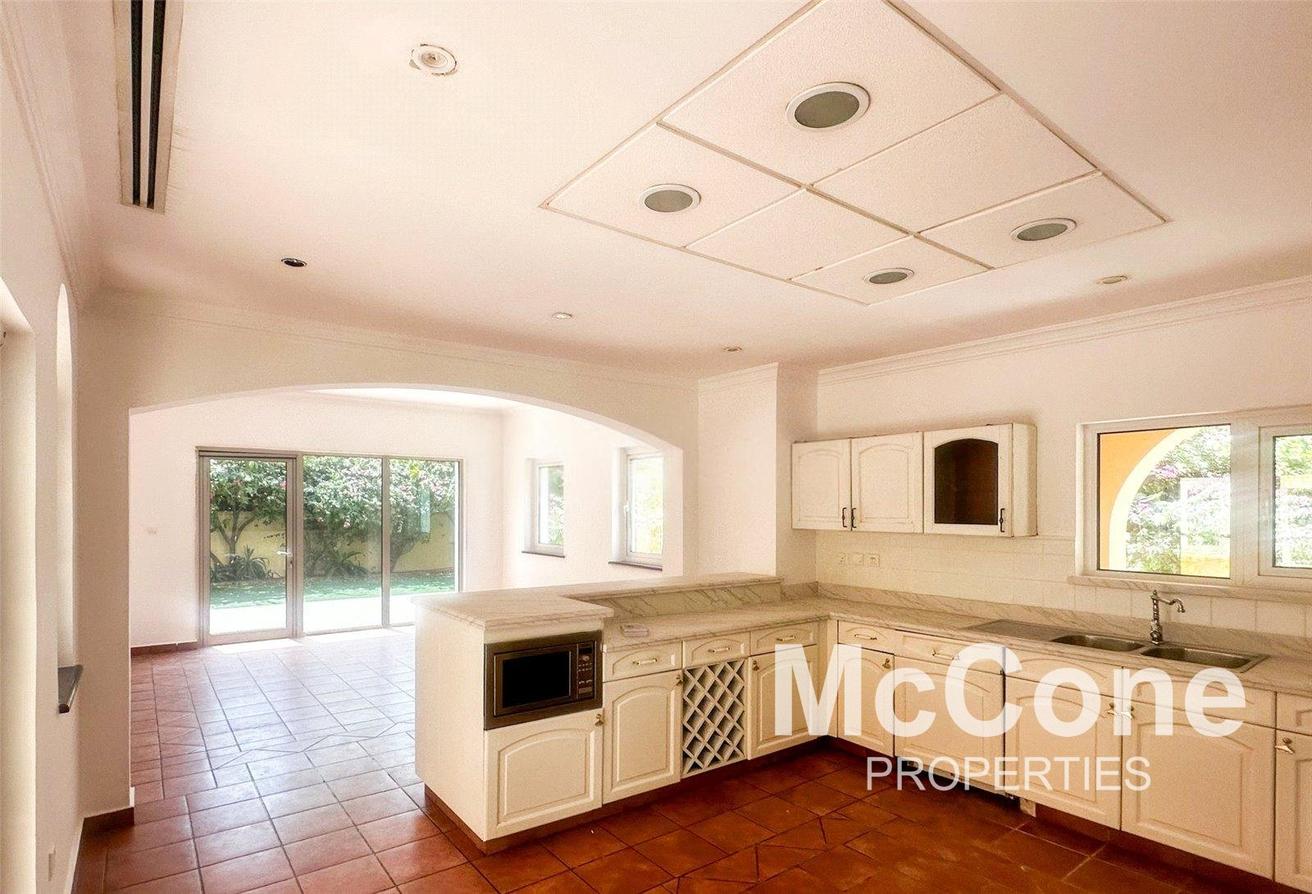 Valencia | Private Pool | Spacious Family Living photo 8