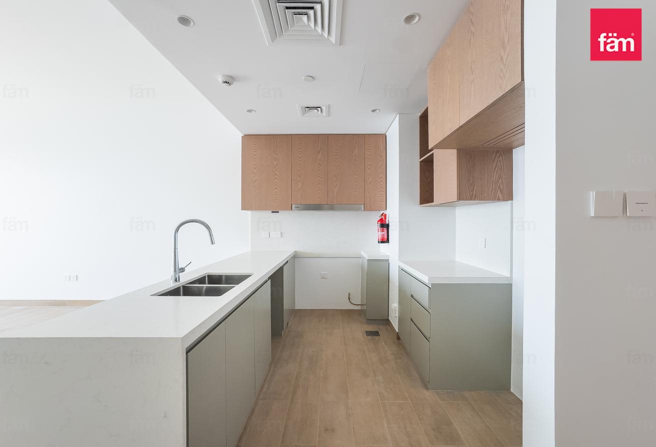 Sea View| Burj View | 2 Bed Bright Unit photo 4