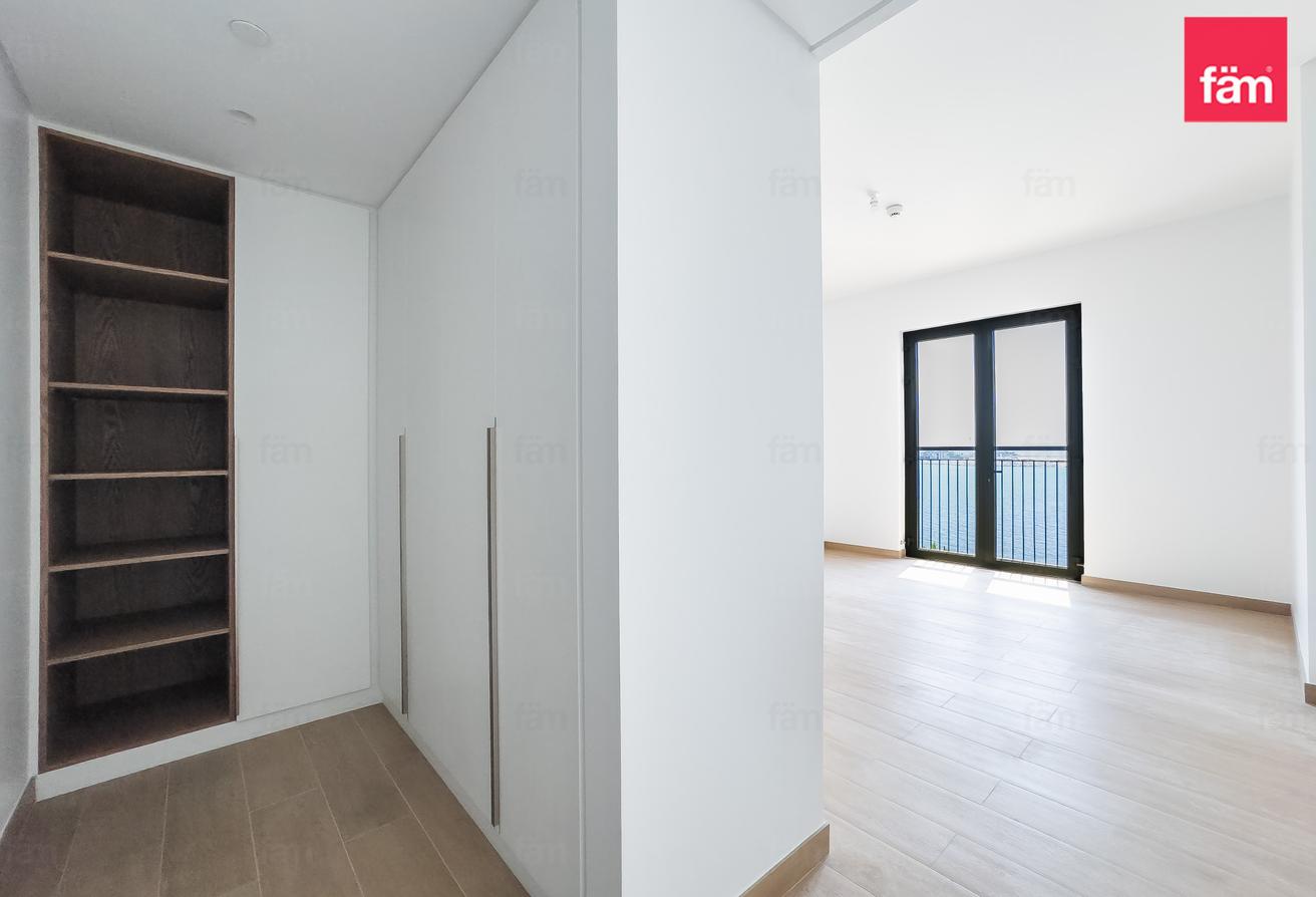 Sea View| Burj View | 2 Bed Bright Unit photo 13