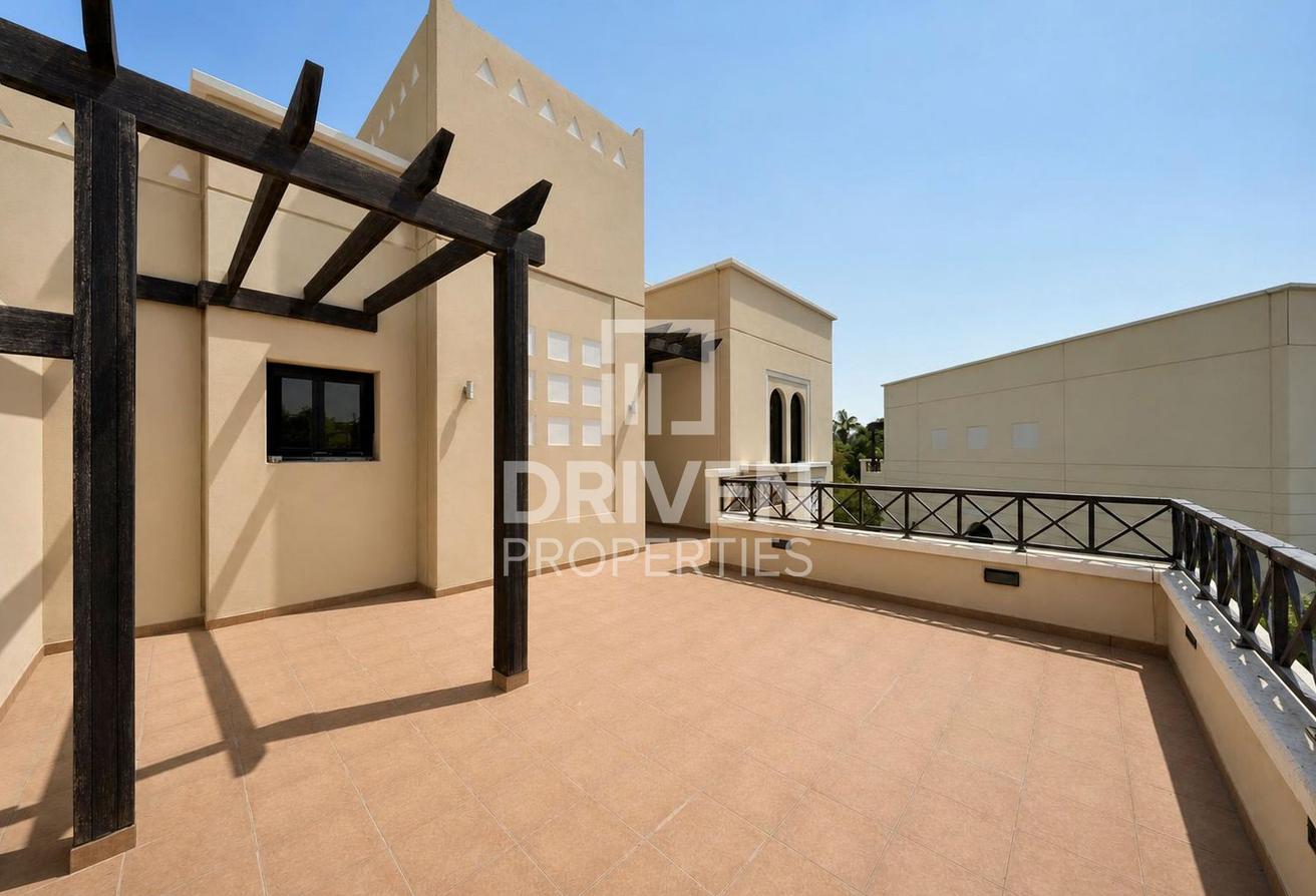 Vacant | Huge Plot | Well Maintained | Corner photo 25