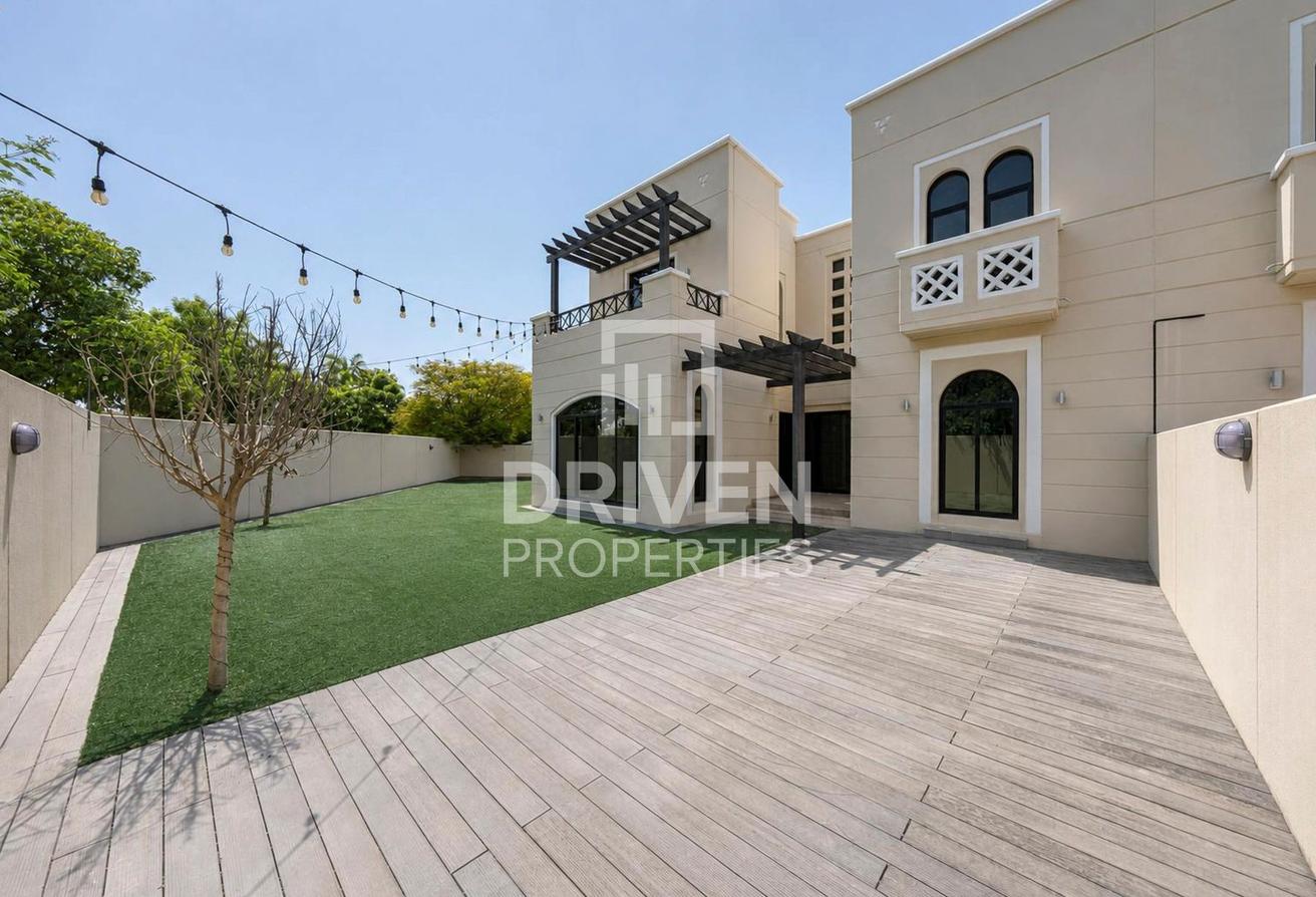 Vacant | Huge Plot | Well Maintained | Corner photo 23