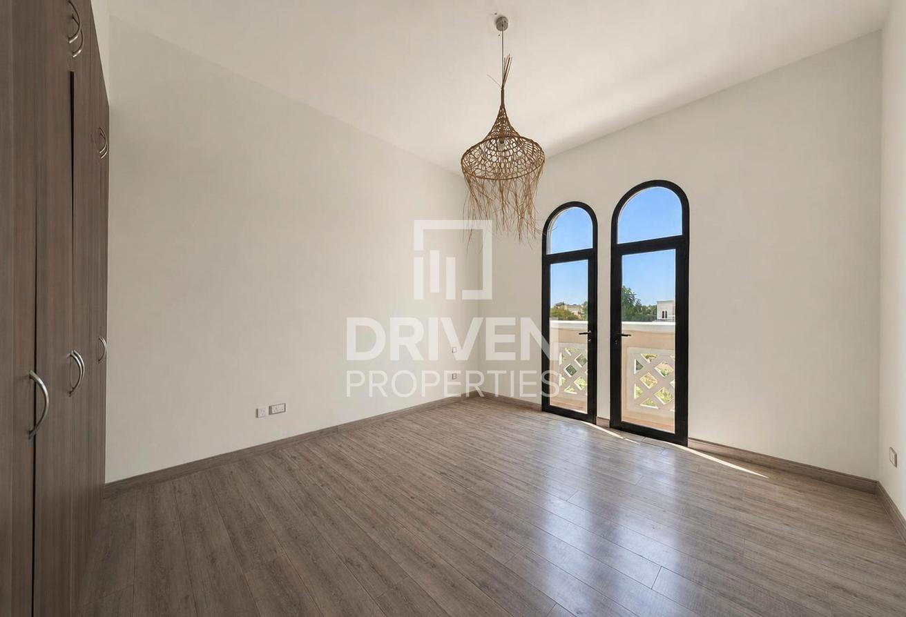 Vacant | Huge Plot | Well Maintained | Corner photo 12