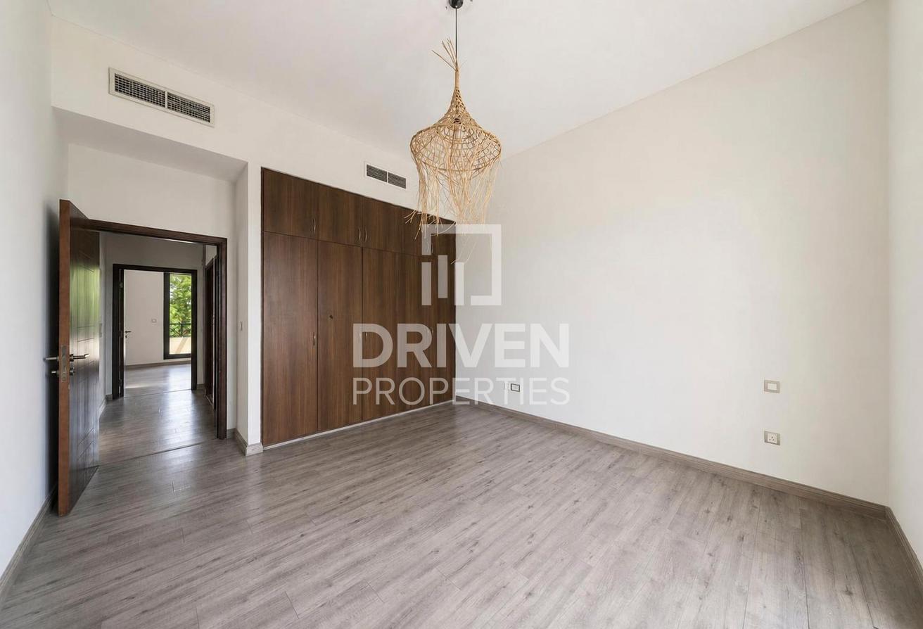 Vacant | Huge Plot | Well Maintained | Corner photo 13