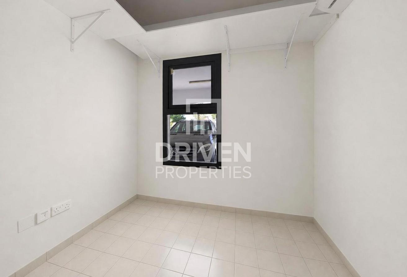 Vacant | Huge Plot | Well Maintained | Corner photo 6