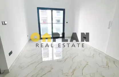 شقة - غرفة نوم - 1 حمام للبيع في أوليفز ريزيدينس - المدينة العالمية - دبي