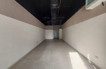 Retail - Studio for rent in Al Mina - Dubai
