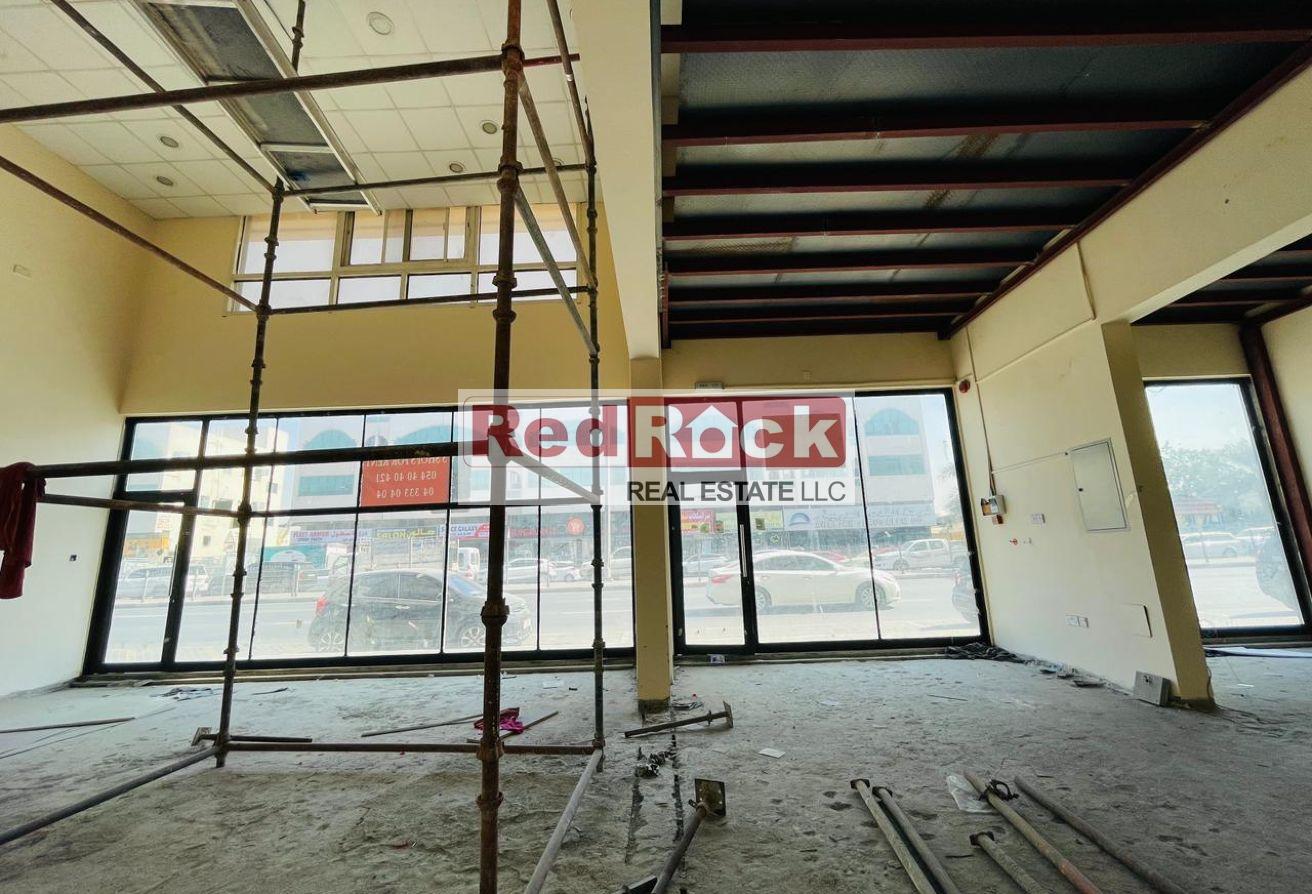 Main Road Facing 1,000 Sqft Retail Showroom