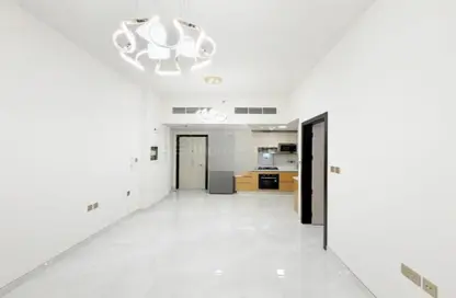 شقة - غرفة نوم - 2 حمامات للايجار في سكايز من دانوب - ارجان - دبي
