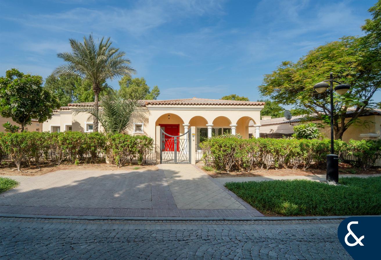 Landscaped Garden | 4 Bed | Quiet Location photo 2
