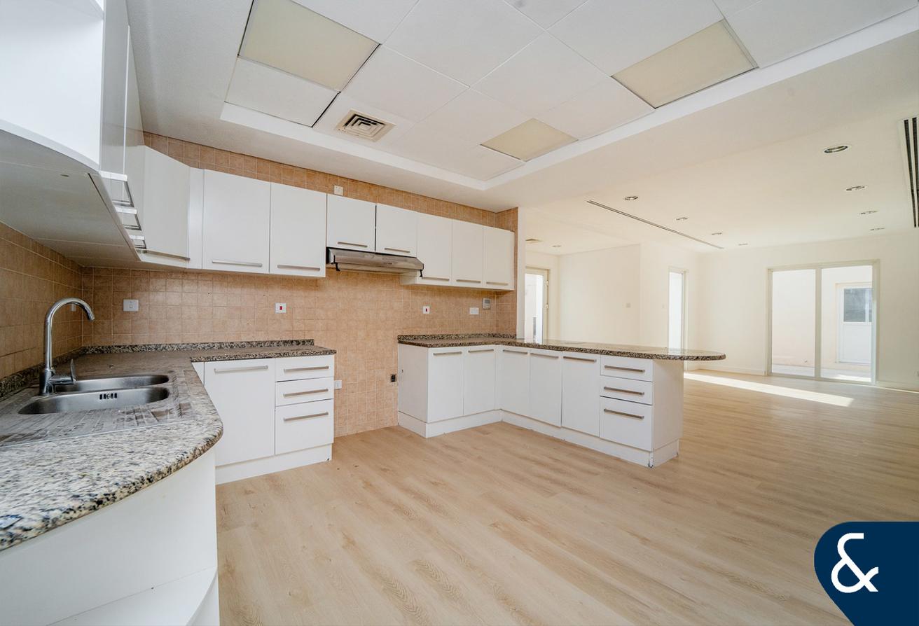 Landscaped Garden | 4 Bed | Quiet Location photo 5