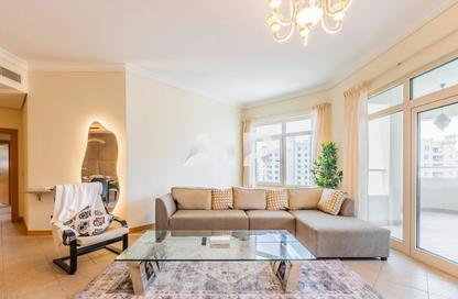 Apartment - 3 Bedrooms - 4 Bathrooms for rent in Al Nabat - Shoreline Apartments - Palm Jumeirah - Dubai