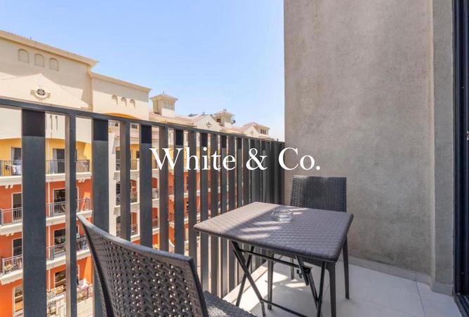 Very Spacious | Furnished | Fully Upgraded photo 3