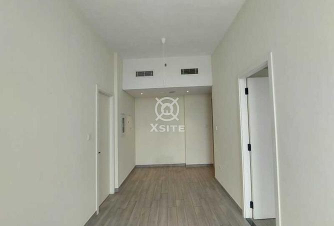 Unfurnished 1 BR | Rent Today | High Floor photo 3