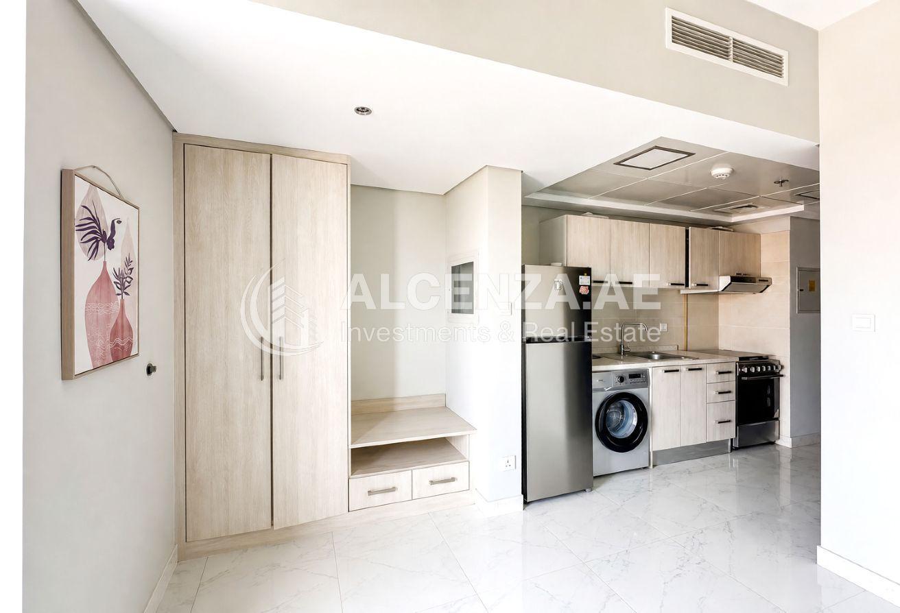 FURNISHED | VACANT | COMMUNITY VIEW photo 6